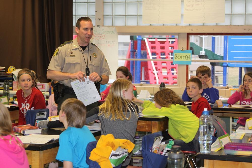 Sheriff Wade Harriman teaching for the Ida County D.A.R.E program